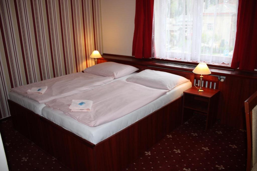 Hotel Hynek Náchod Екстериор снимка